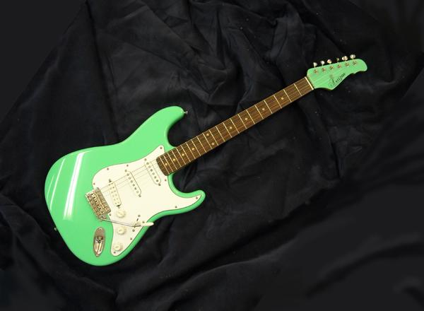 Artizan Surf Green Strat With Vintage Trem Image