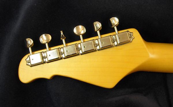 Artizan Surf Green Strat With Vintage Trem Image